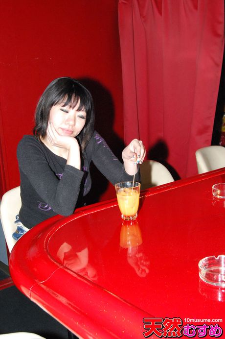 亞洲美女水穀瑪利亞在 POV 性愛前脫光衣服