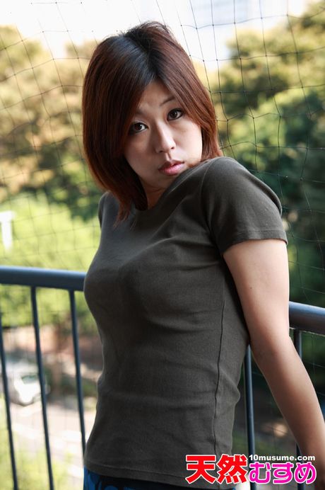 Asian teen Sakaguchi Yumi gets her pussy eaten out and fucked