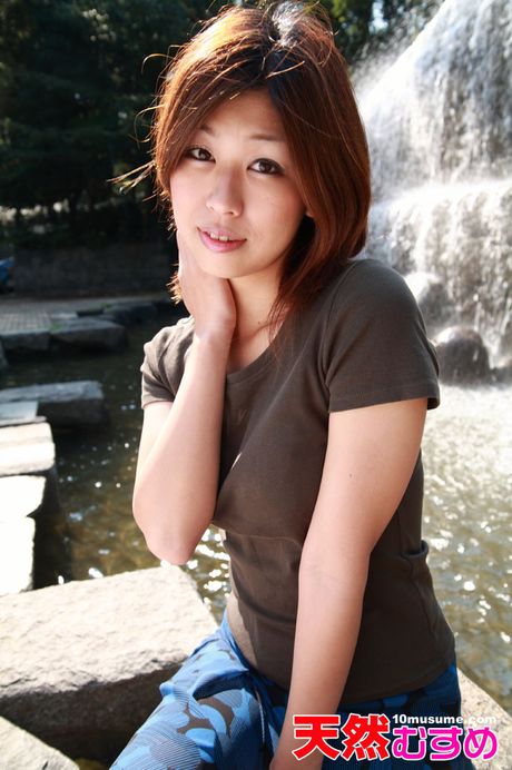 Asian teen Sakaguchi Yumi gets her pussy eaten out and fucked