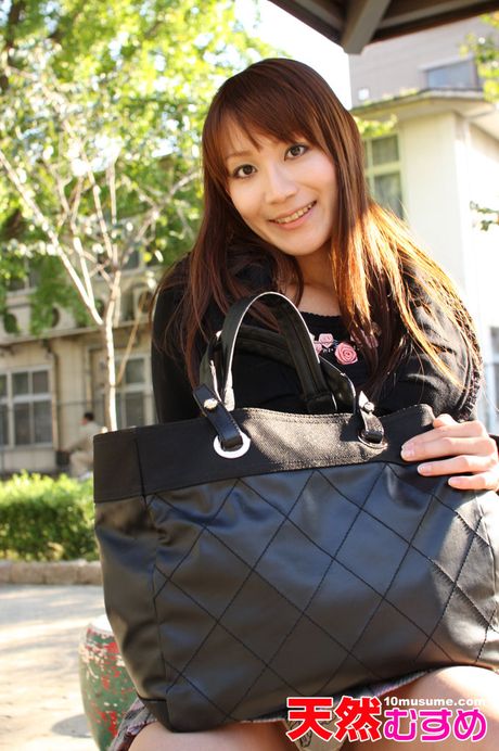 アジア人の女の子、高松静香がマンコを舐められ犯される