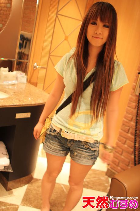 Asian teen Minami Akikawa gets her twat creampied after a POV blowjob