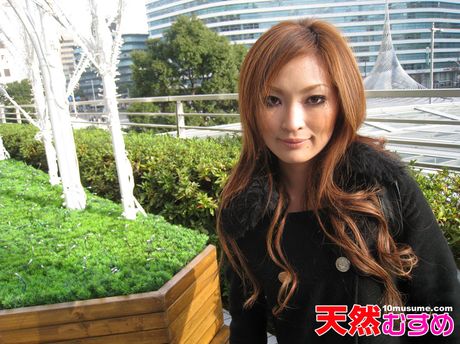 Asian beauty Yuzu takes it all off before a finger fuck