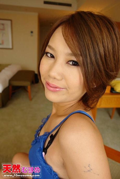 Den slanke asiatiske teenager Yuri får sin fisse slikket og kneppet af en liderlig fyr