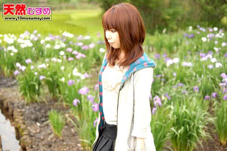 性感亞洲熟婦 Aki 口交後，臉上和陰部沾滿了精液