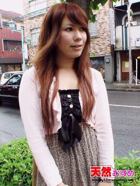 棕色眼睛的北川桃子是一位喜歡自慰的性感亞洲寶貝