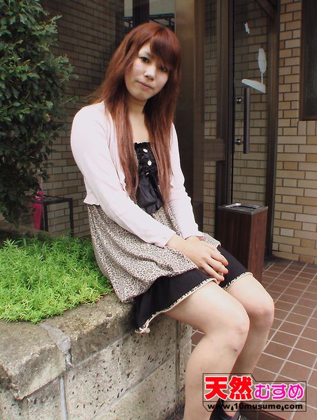 棕色眼睛的北川桃子是一位喜歡自慰的性感亞洲寶貝