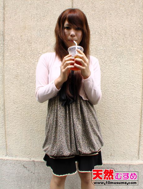 棕色眼睛的北川桃子是一位喜歡自慰的性感亞洲寶貝