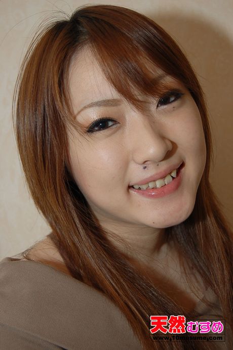 亞洲寶貝 Shiroto Yuki 在浴室裡被雞巴塞滿