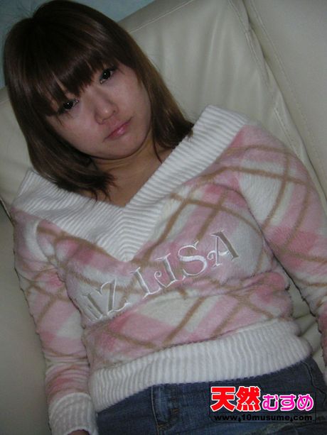 アジアの女の子、柚葉は彼女の大きなおっぱいを披露し、彼女の毛深いオマンコを広げます