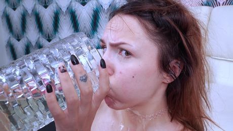 Førsteklasses russisk mørkhåret Violet bliver dobbeltkneppet under et gruppesex