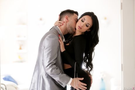  Fremragende amerikansk bombe Anissa Kate kneppet efter at have suttet pik