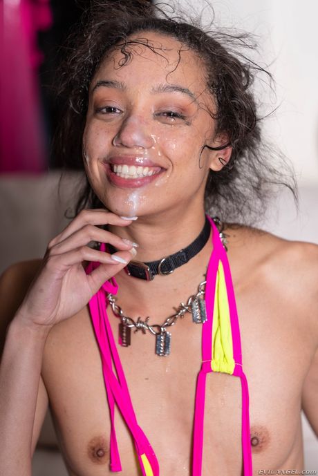 セクシーなラティーナティーンのアレクシス・テイがブライアン・ゴズリングにアナルファックされる