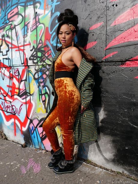 Asiatisk pige Jureka Del Mar har en gabende anus efter sex med en stor pik