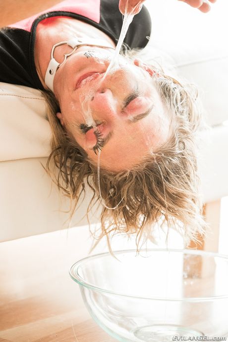 ティファニー・ワトソンはブライアン・ゴズリングに尻を舐められ、オマンコを犯される