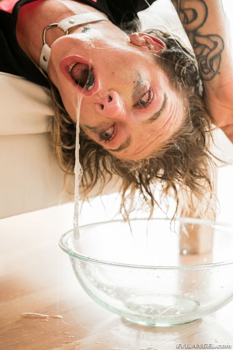 ティファニー・ワトソンはブライアン・ゴズリングに尻を舐められ、オマンコを犯される