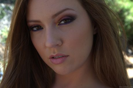 天使のようなアメリカ人ママのマディ・オライリーが完璧なお尻と整えられたおまんこを披露