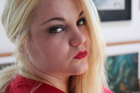 Delightful american blond chubby Mazzaratie Monica showing big boobies and sexy ass 