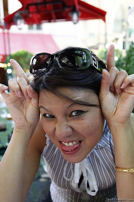 Asian pornstar Asian Shan gets her asshole stretched by Manuel Ferrara