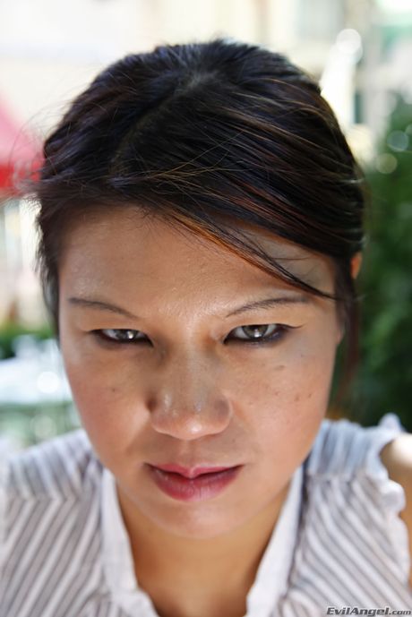 Asian pornstar Asian Shan gets her asshole stretched by Manuel Ferrara