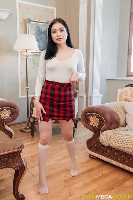 Fantastiske skønheder Karolina Geiman og Skye Young deler en pik i en trekant