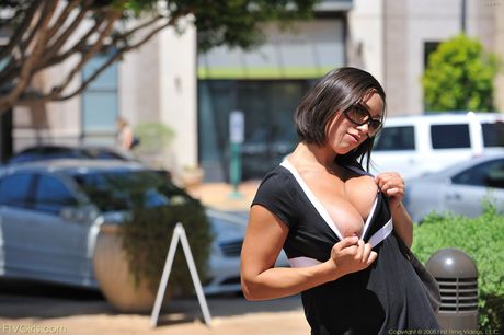 Gorgeous Isabela flaunts her large boobs and spreads her legs for a masturbation