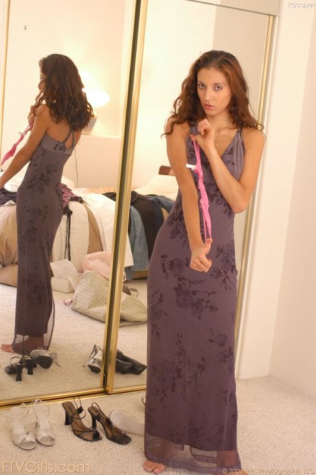 魅力女孩 Racquel Marquise 脫衣自慰