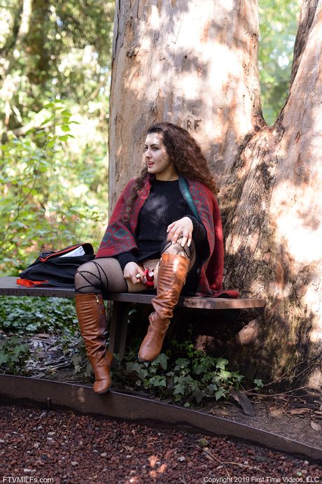 Sexy dutch,lebanese Mommy Lili Miss Arab pleasures her trimmed pussy with a glass dildo