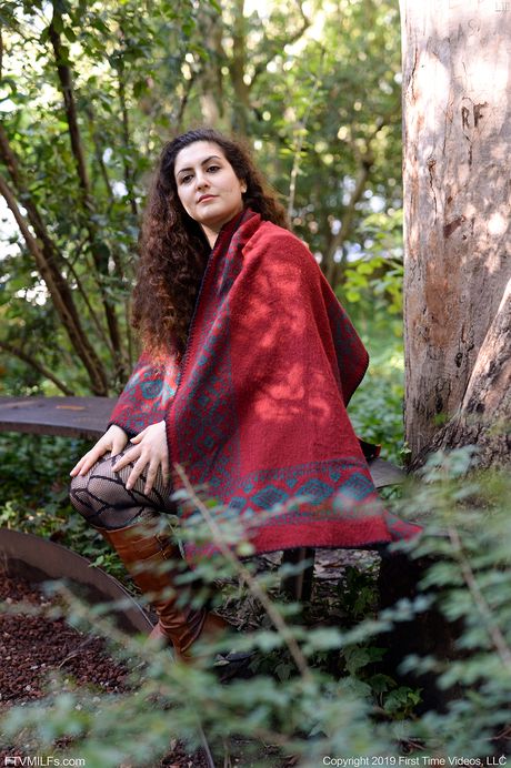 Sexy dutch,lebanese Mommy Lili Miss Arab pleasures her trimmed pussy with a glass dildo