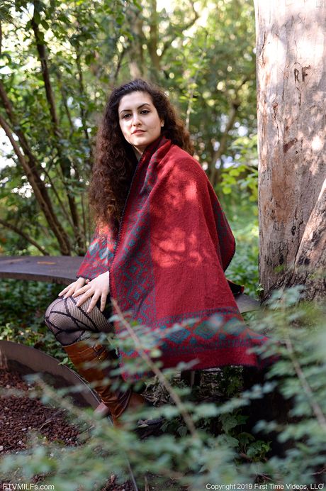 Sexy dutch,lebanese Mommy Lili Miss Arab pleasures her trimmed pussy with a glass dildo