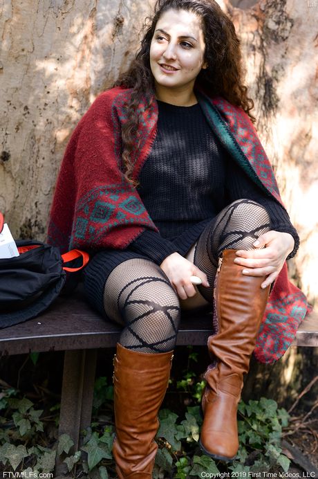 Sexy dutch,lebanese Mommy Lili Miss Arab pleasures her trimmed pussy with a glass dildo