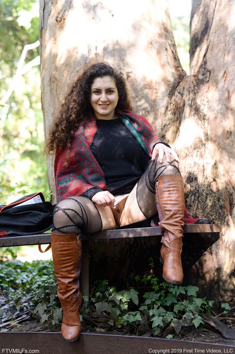 Sexy dutch,lebanese Mommy Lili Miss Arab pleasures her trimmed pussy with a glass dildo