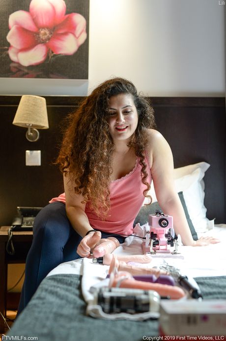 Sexy dutch,lebanese Mommy Lili Miss Arab pleasures her trimmed pussy with a glass dildo