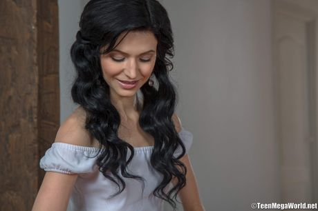 迷人的烏克蘭美女迪娜拉被男友舔陰並操弄