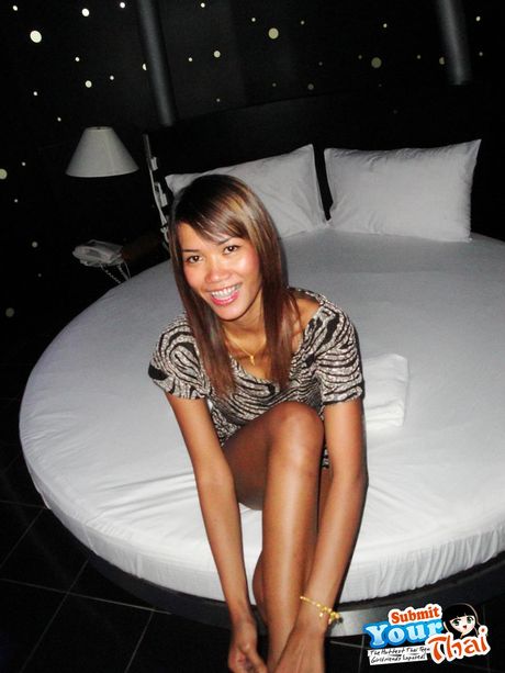 Brown-eyed Amateur Girl shows off her big natural tits in a solo