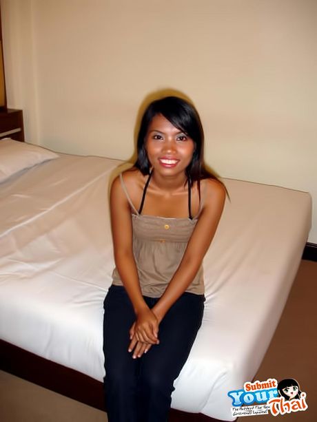 Brown-eyed Amateur Girl shows off her big natural tits in a solo