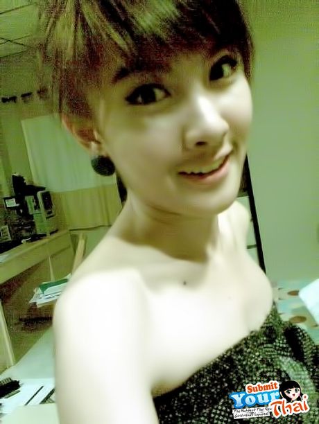 Asian doll Amateur Girl sports a no panty upskirt before getting naked