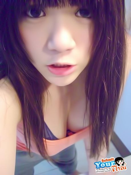 亞洲美女素女孩紅唇秀陰部