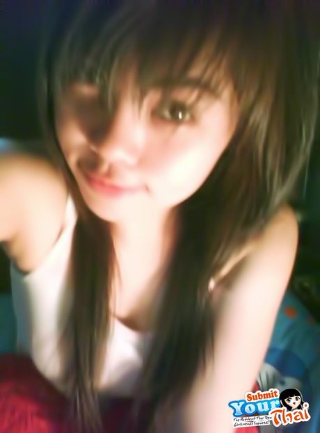 亞洲美女素女孩赤裸裸，身穿黑白緊身衣