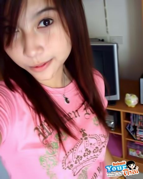 Asian beauty Amateur Girl reveals her petite tits and poses in a solo