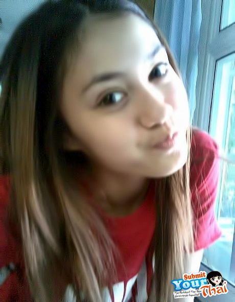 Asian beauty Amateur Girl reveals her petite tits and poses in a solo