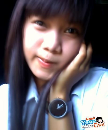 Asian covergirl Amateur Girl highlights her amazing melons and poses in a solo