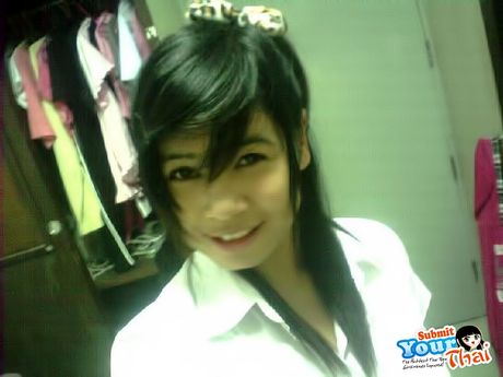 Asian covergirl Amateur Girl highlights her amazing melons and poses in a solo