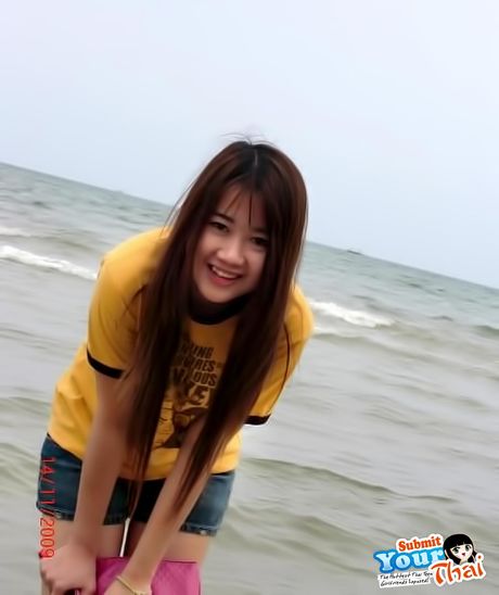 Asian covergirl Amateur Girl highlights her amazing melons and poses in a solo