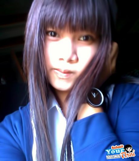 Asian covergirl Amateur Girl highlights her amazing melons and poses in a solo