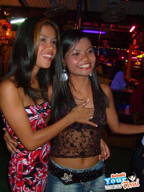 Asiatisk pige amatør pige bliver nøgen i et par jeans