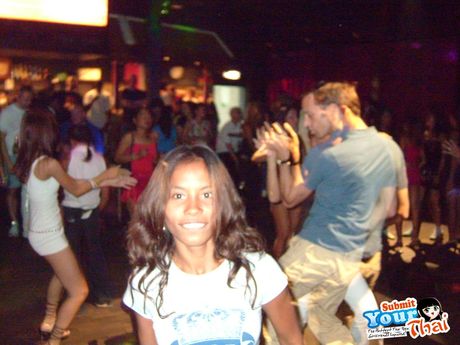 業餘女孩是個性感的青少年，擁有天然的大乳房和火辣的身材