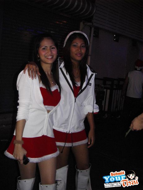 Asian doll Amateur Girl strips down on a sofa without shyness