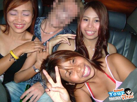 Asiatisk babe amatørpige bliver nøgen før en fingerfuck