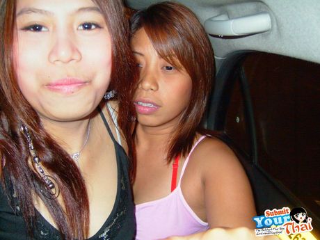 Asiatisk babe amatørpige bliver nøgen før en fingerfuck