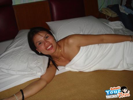 Asian cutie Amateur Girl models naked on a bed boldly